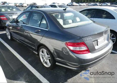 2009 Mercedes-Benz C350 z USA, uszkodzony, nr VIN WDDGF56X99R062719